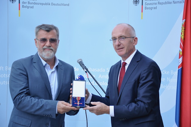 Dodela-ordena-Saveznog-krsta-za-zasluge-na-lenti-Veranu-Mati-u_1629800438